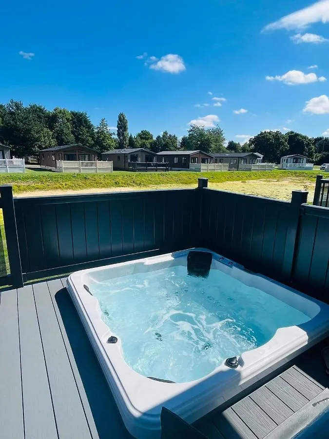 Laburnum Lodge With Hot Tub York
