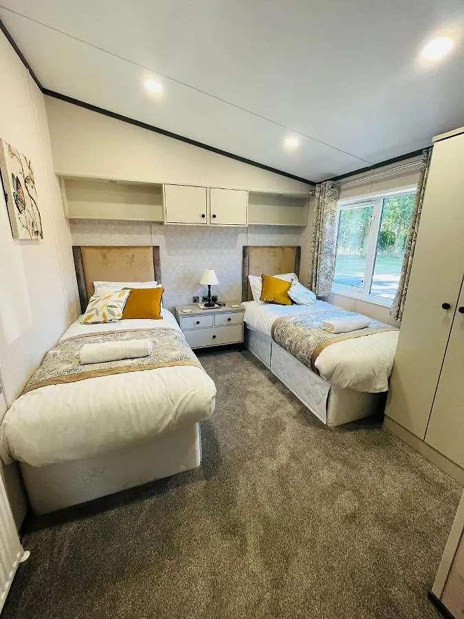 Laburnum Lodge With Hot Tub York