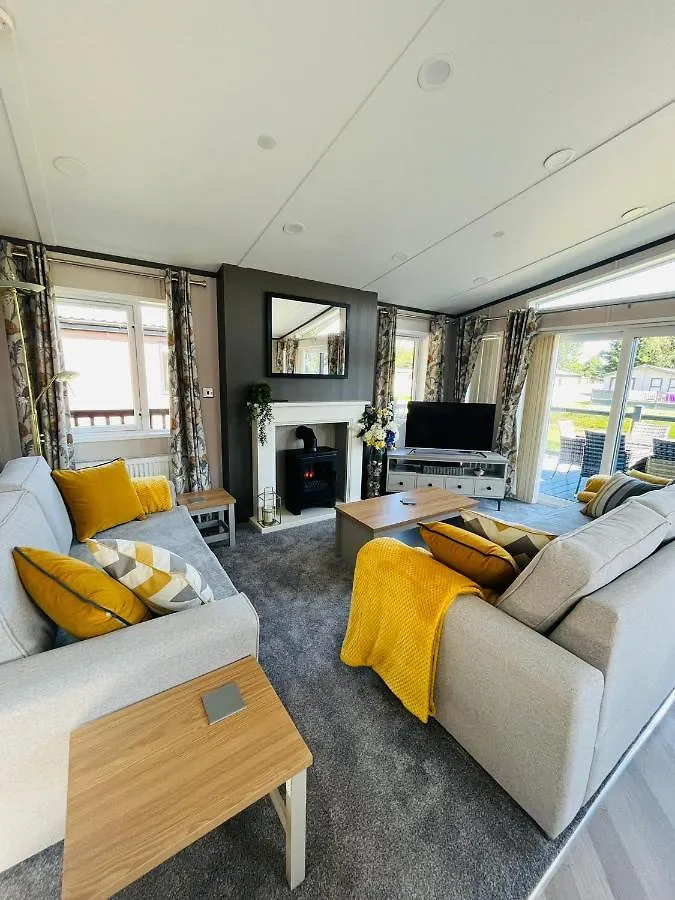 Laburnum Lodge With Hot Tub York 0*,