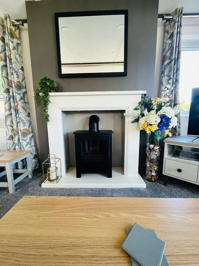 Laburnum Lodge With Hot Tub York Holiday home