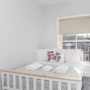 Station View Apartment